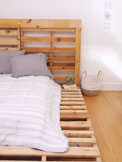 diy bed with pallets