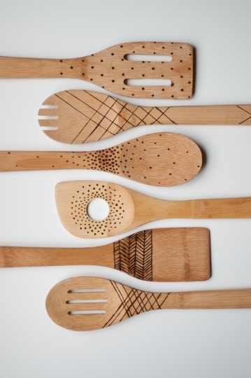 diy etched wooden spoons