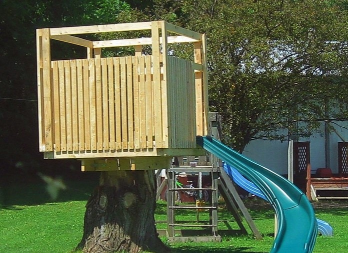 diy stump tree house
