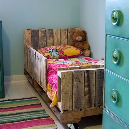 diy toddler pallet bed