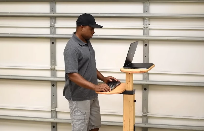 Adjustable and Mobile Standing Desk by DIYCreators