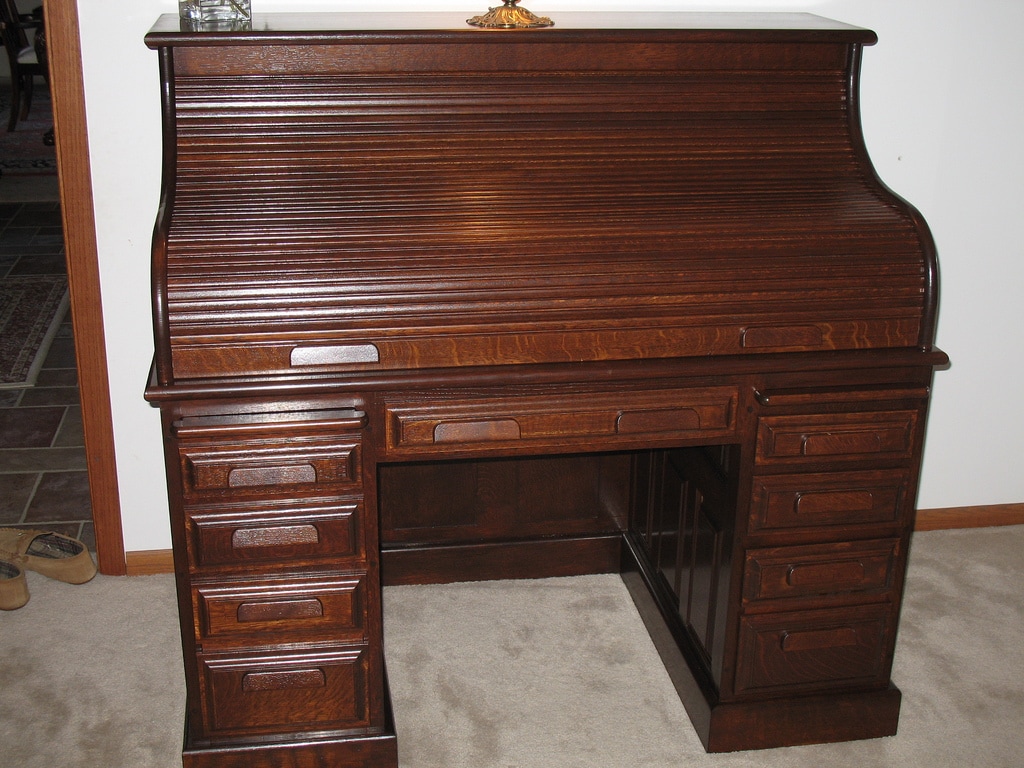 Roll-top desk