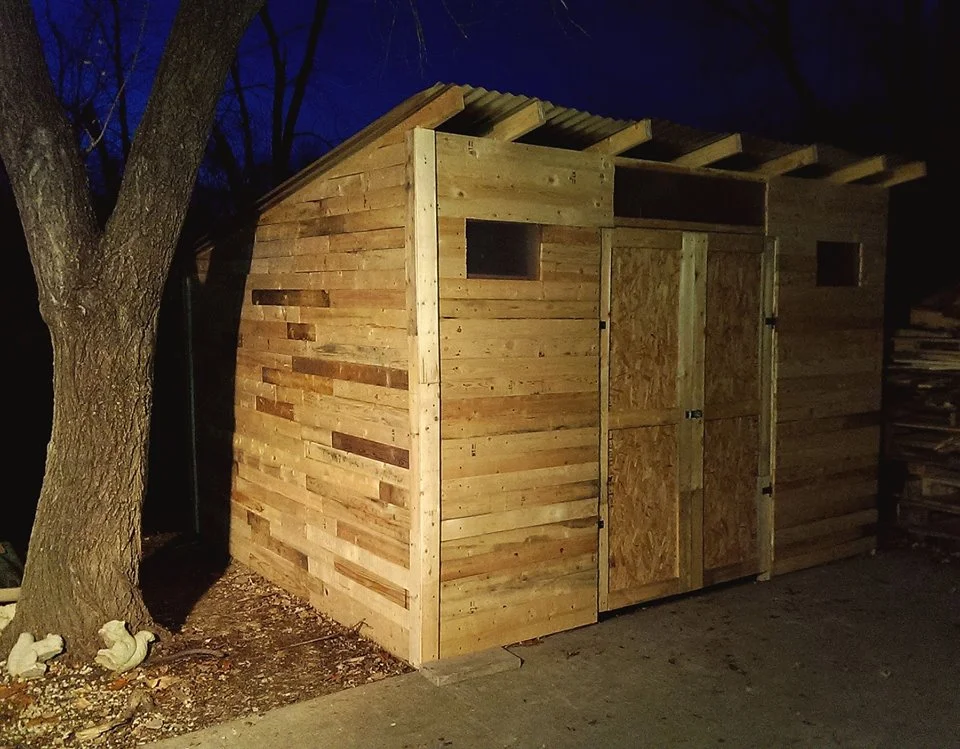 pallet shed DIY