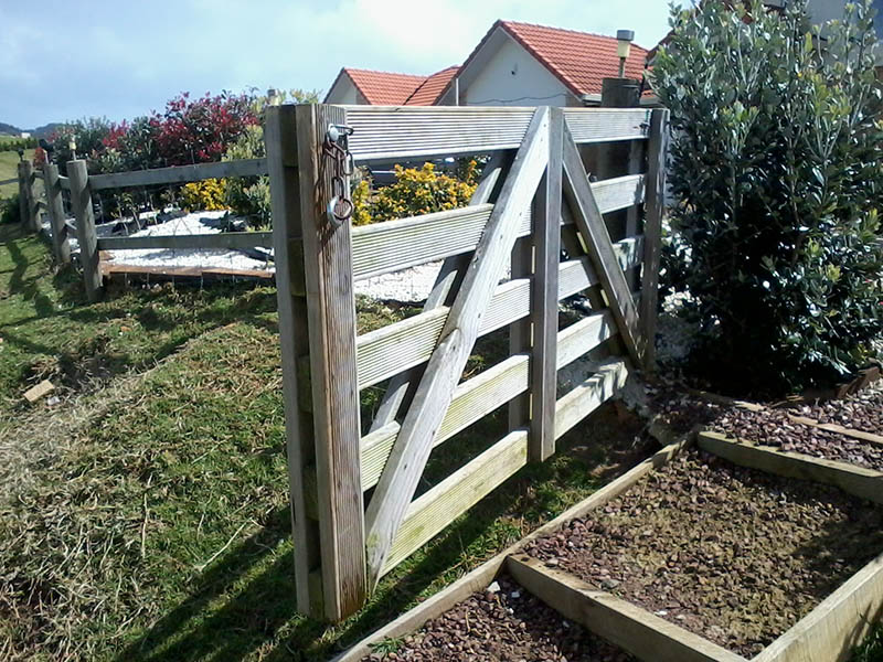 A_Simple_Garden_Gate