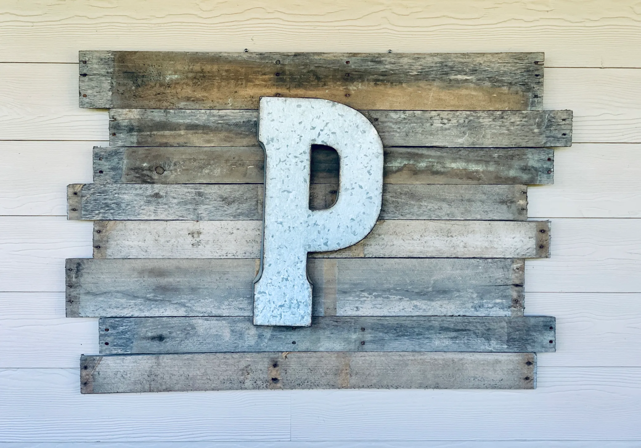 DIY Pallet Wood Sign by box wood bliss
