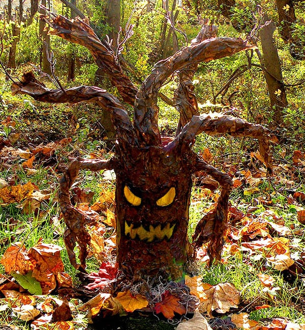 DIY_Spooky_Tree_(How_to_Make_Spooky_Halloween_Trees)