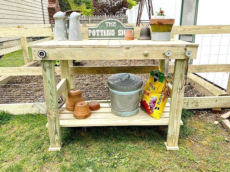 Easy and Simple Potting Bench