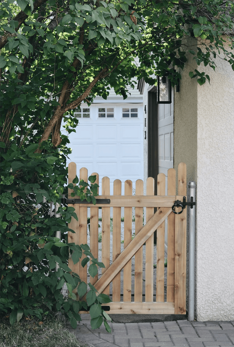 How_to_Build_a_Garden_Gate_+_Free Plans!