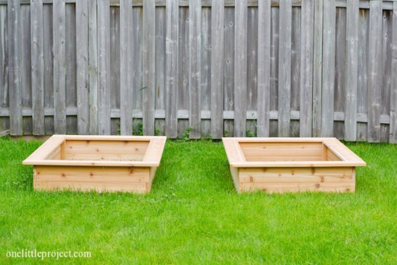 Simple Cedar Garden Box