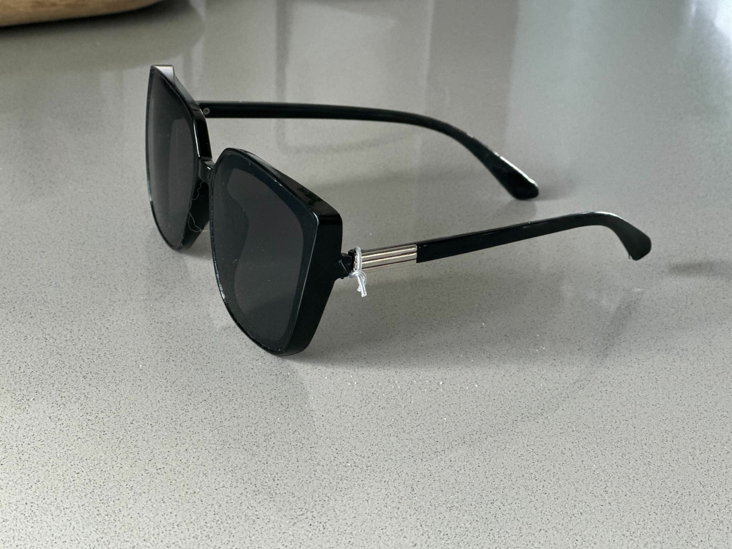 twist tie eye eyeglass repair