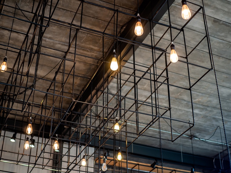 Modern ceiling light or light bulbs hanging with steel bars