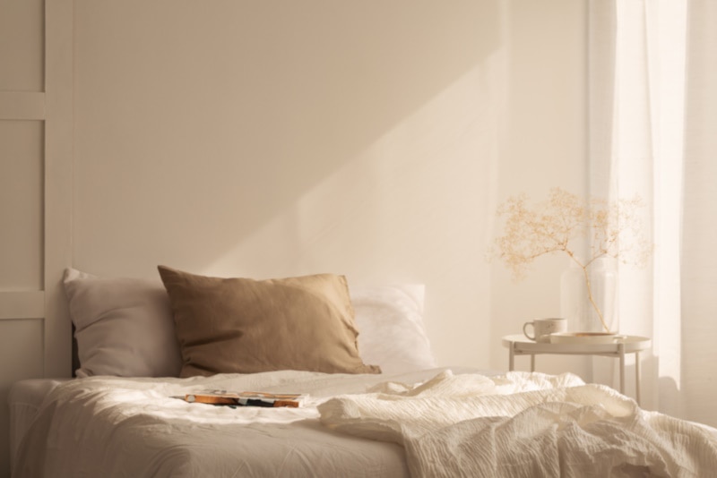 Wabi sabi minimalist bedroom