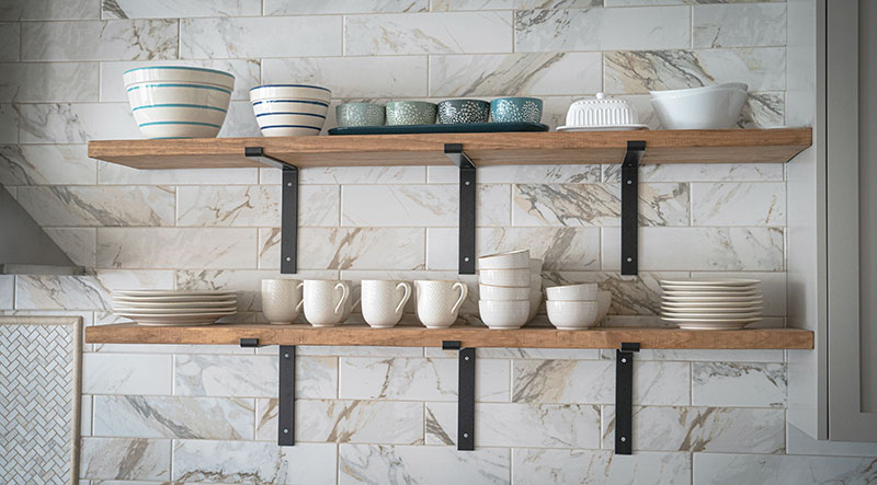 Open kitchen shelves with dishes