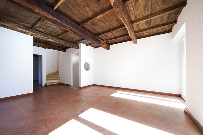 beautiful apartment refitted, exposed beams